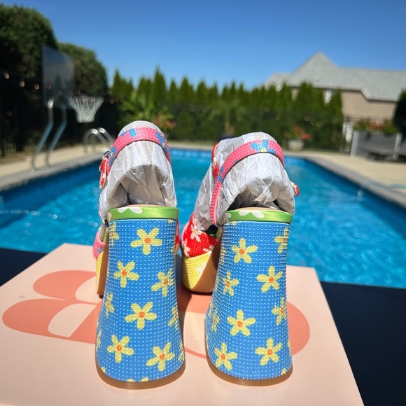 NWT GB Ulti-Mate Floral Rainbow Rhinestone Retro Platform 70's Sandals - Picture 7 of 15